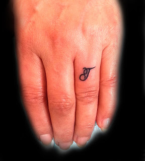 Not a fan of the finger tattoo but love the lowercase type font  Tatuaje  uv Tatuajes Tinta