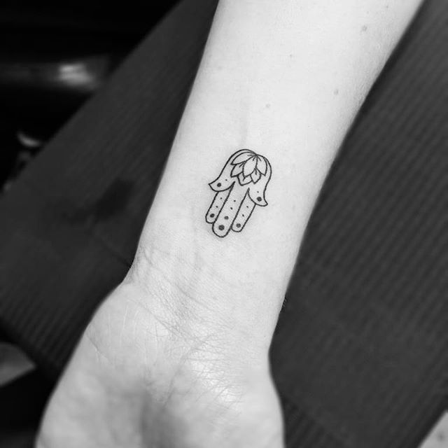 Hamsa Hand Tattoo Designs, Ideas and Meanings – All you need to know ...