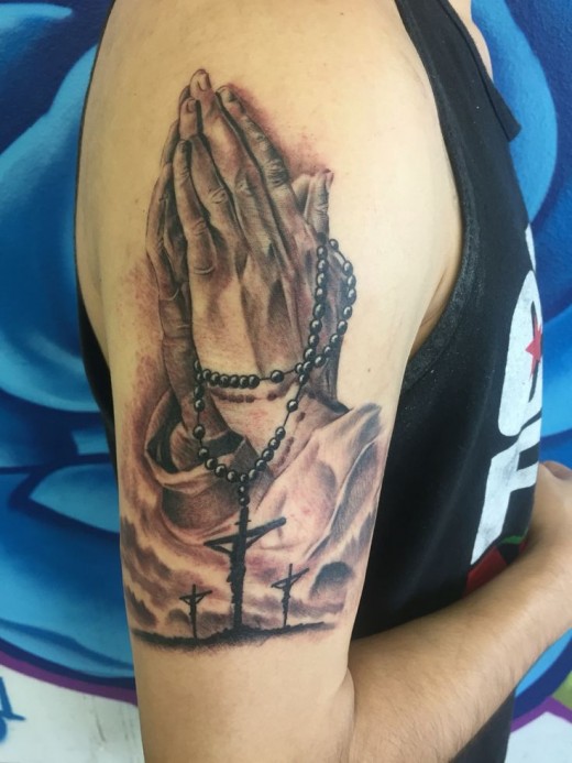 57 Impressive Rosary Wrist Tattoos Design