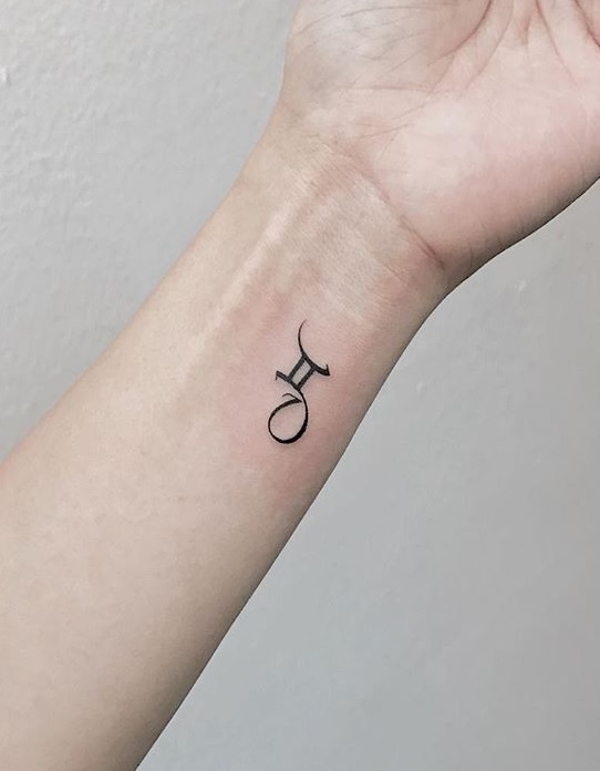 First tattoo for Dexter. Gemini zodiac arrow with Leo and Aries  constellations ✨ thank you so much … | Tatuaggi gemelli, Tatuaggi con  ispirazione, Idee per tatuaggi