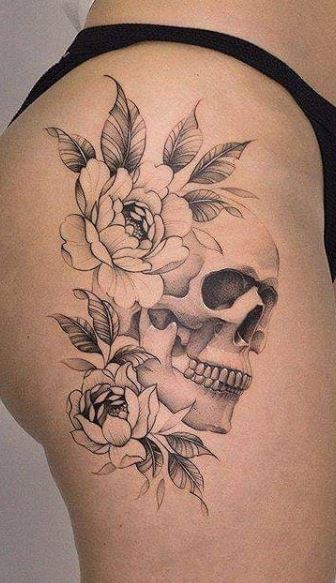 Skull hip  Tatuagem de caveira e flores Tatuagem de caveira Tatuagem  crânio