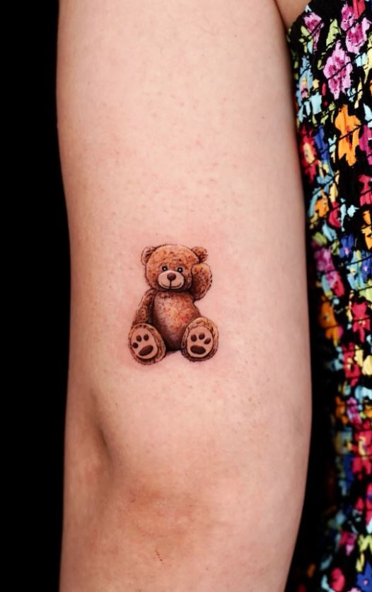 Bear Tattoo - For Family, Strength, Perseverance [Guide for 2021] - Tattoo  Stylist | Bear tattoo, Bear tattoos, Tattoos